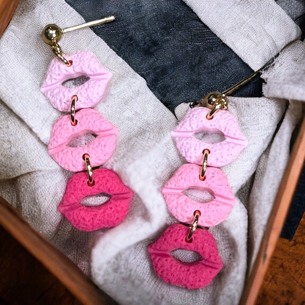 Kiss Me Dangle Earrings- Pink Ombré